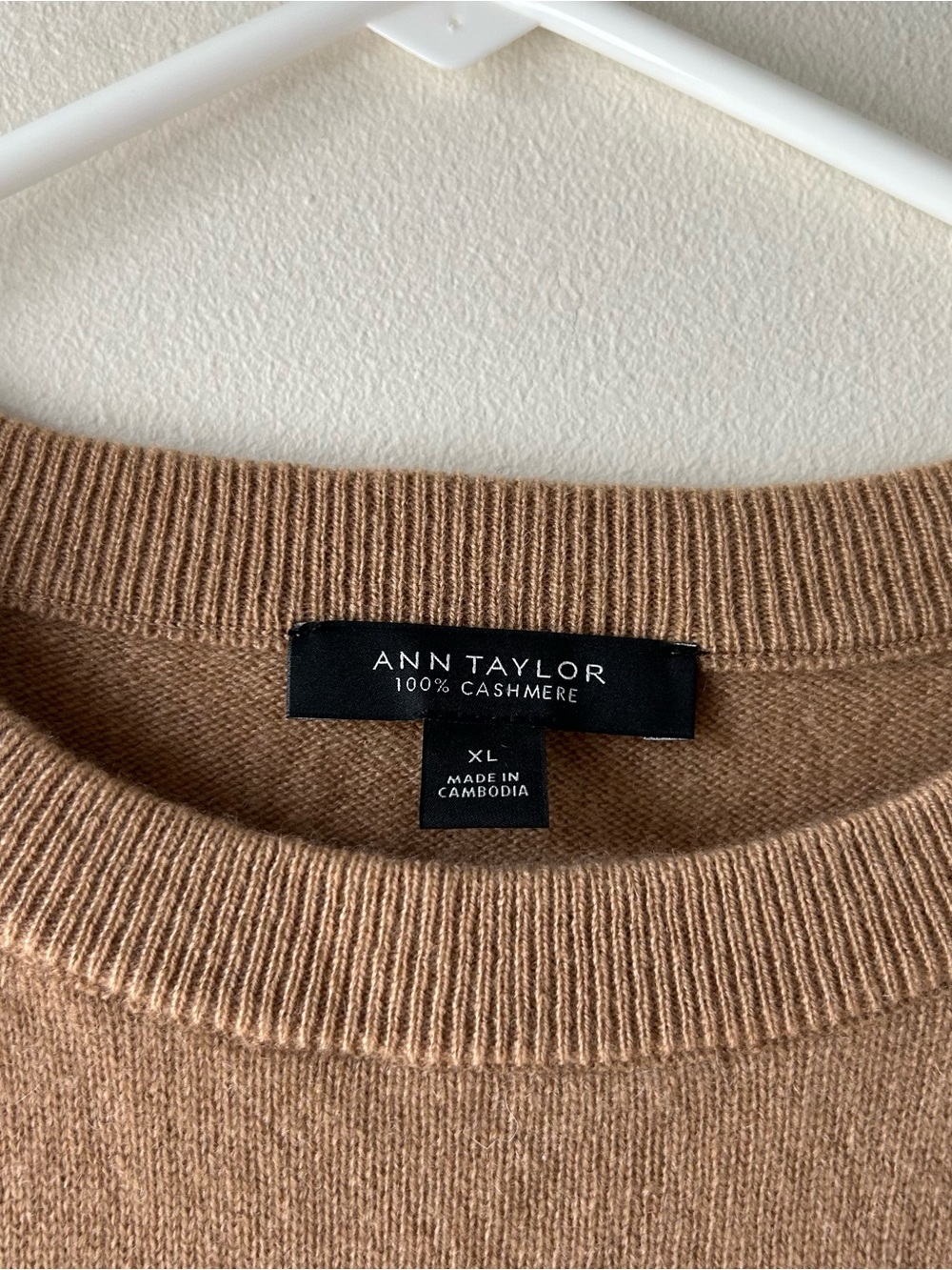 Ann Taylor 100% Cashmere Crewneck Sweater Camel Tan XL - Picture 4 of 8